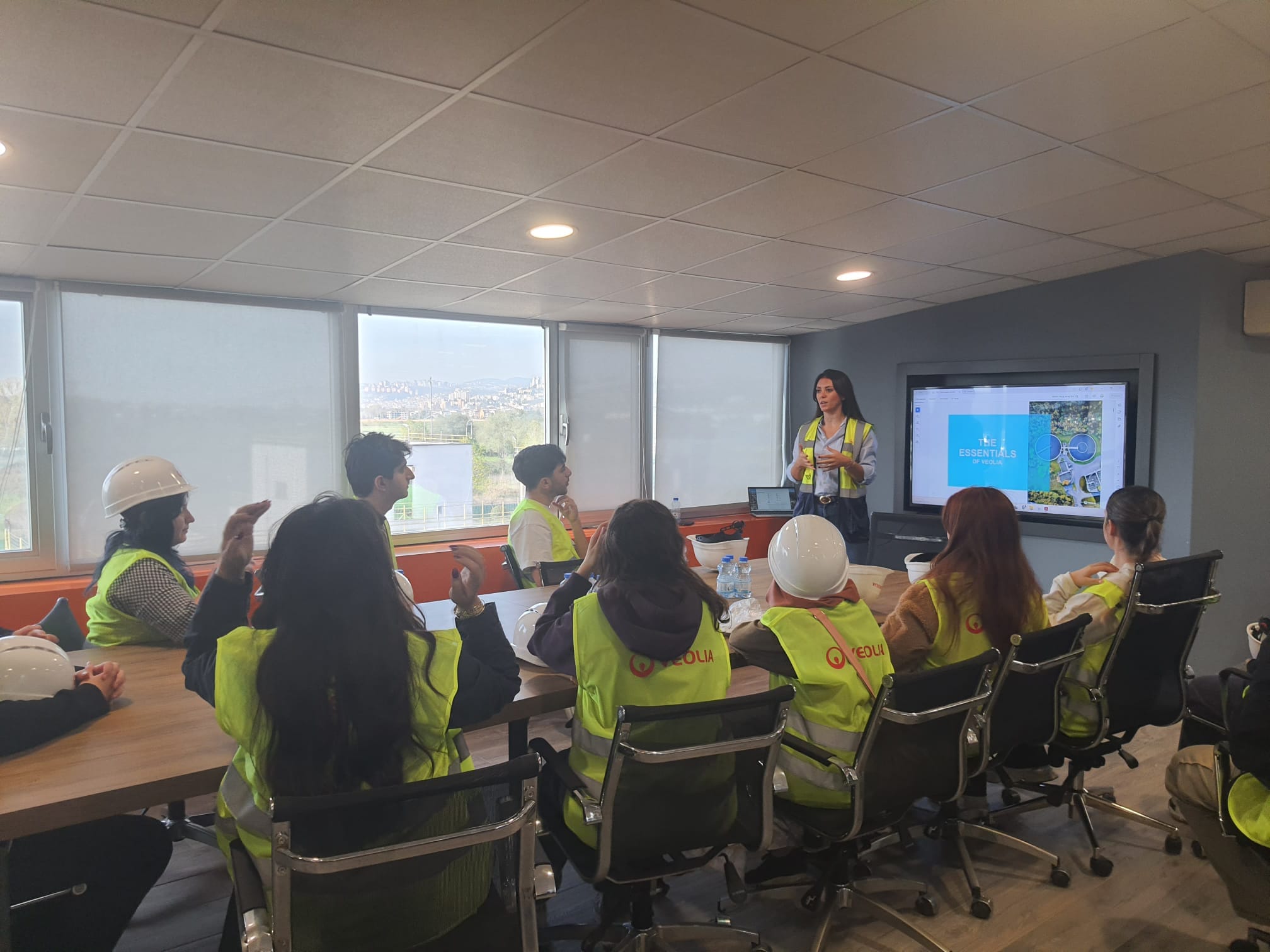 Veolia 6.jpeg (223 KB)