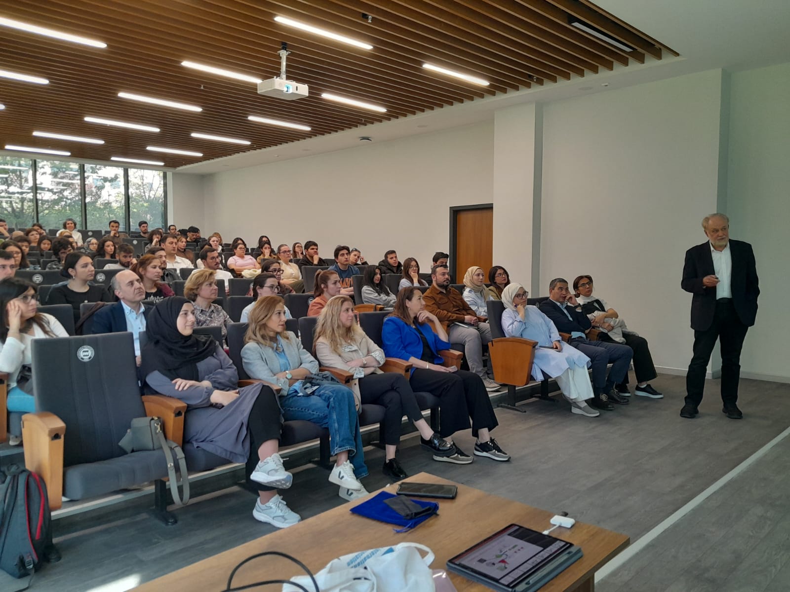 Prof.Dr. Ahmet Mete Saatçı 1.jpeg (214 KB)