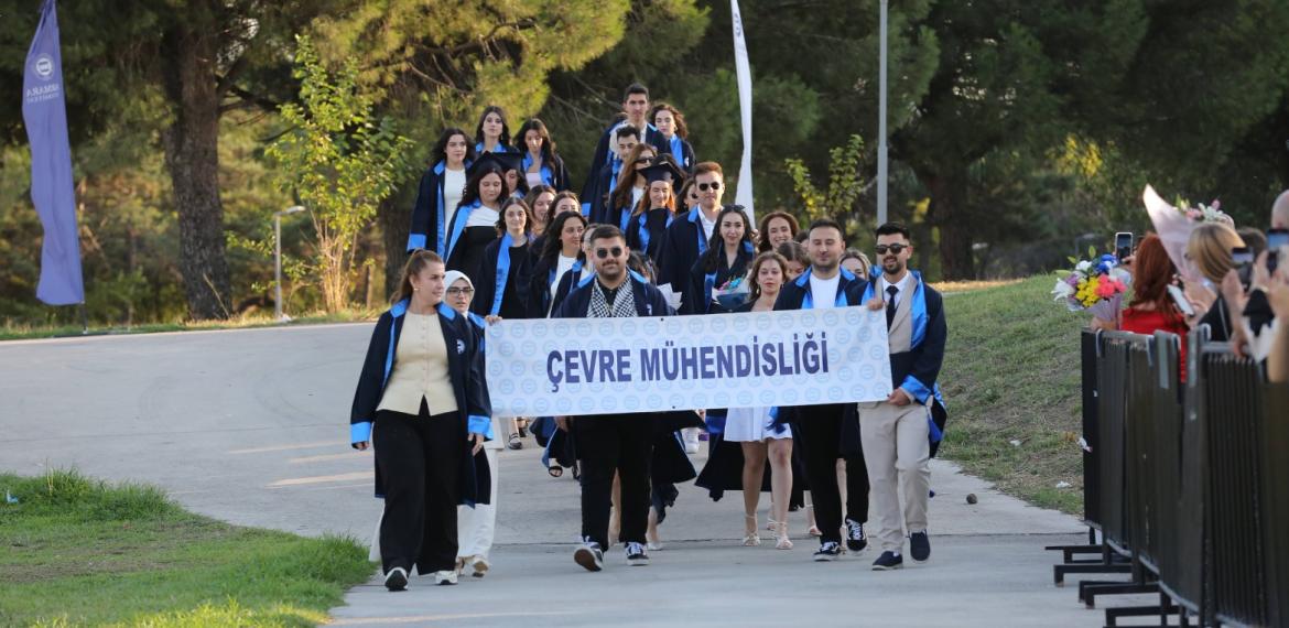 2024-2025 Eğitim-Öğretim Yılı Çevre Mühendisliği Bölümü mezunlarımızı tebrik ediyoruz. Mesleki yaşamınızda çevreye, bilime ve topluma değer katan çalışmalarınızın devamını diliyor, yolunuzun
